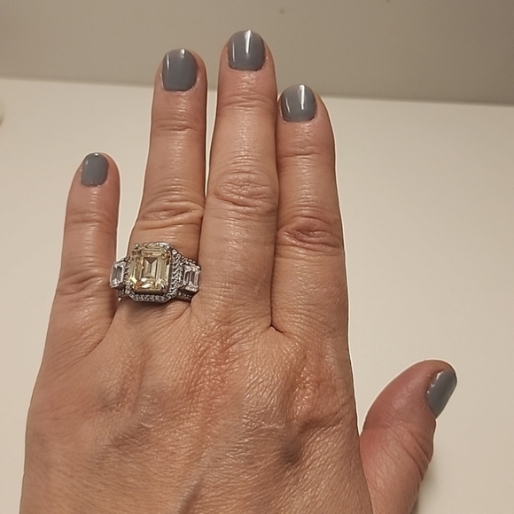 Jewlr.ca Custom Trinity Halo Ring 10kt white gold 50% off retail - Picture 5 of 7